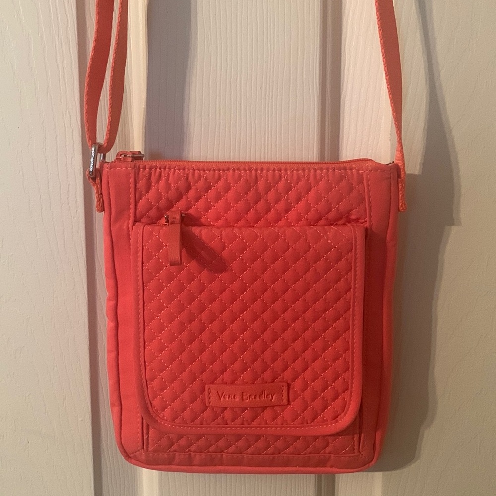 Vera Bradley Coral crossbody, lots of pockets and room for essentials